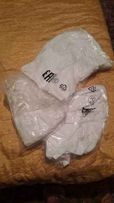 Продавам ги на евтино дрехи маркови