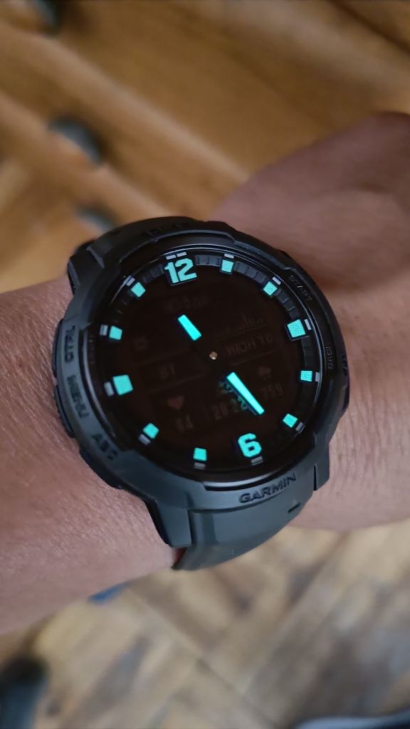Garmin instinct crossover solar