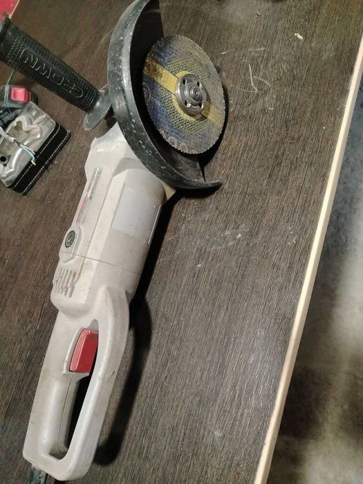 Срочно продаётся много разных инструментов