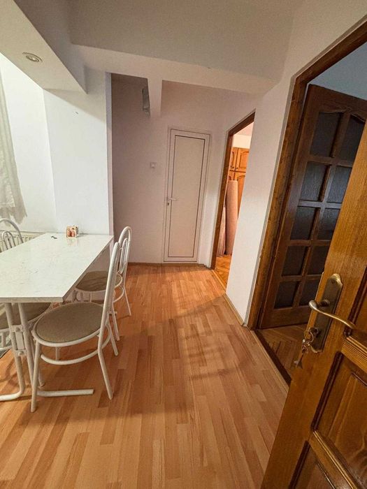 Vand apartament 2 camere decomandate etaj 3 zona Closca