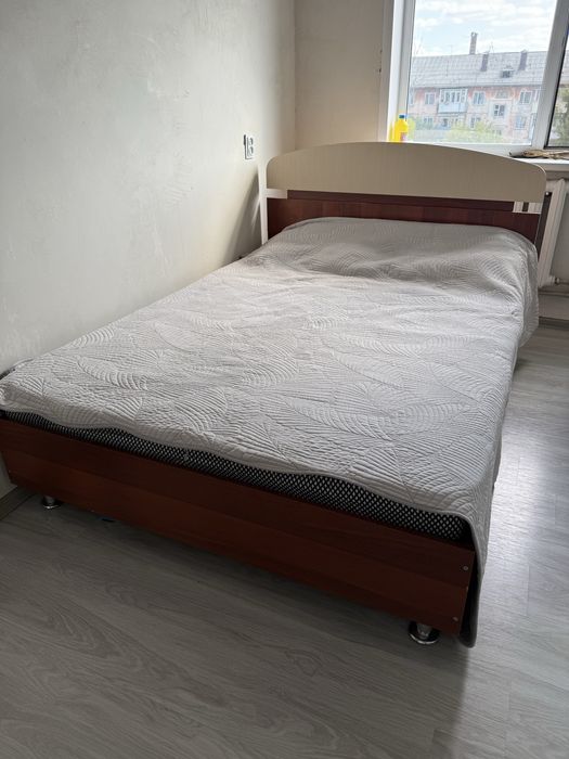 Кровать с 2 тумбами и с комодом