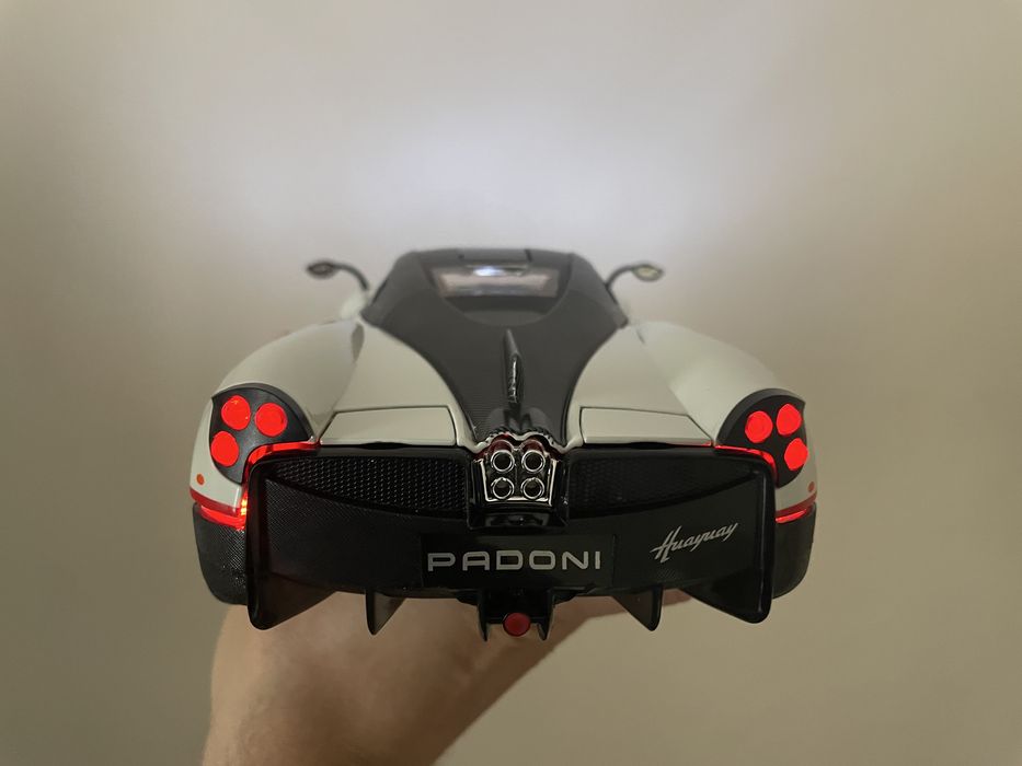 Pagani Huayra - Che Zhi - 1:18 - звук и светлини, нова (в стиропор)