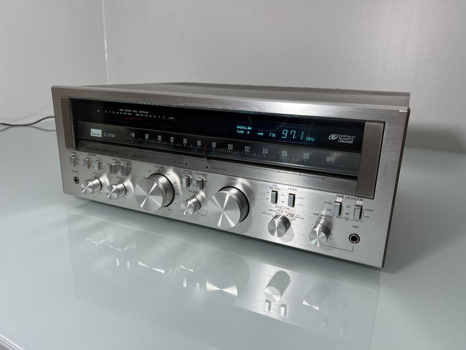 Receiver Vintage Sansui G-5700: