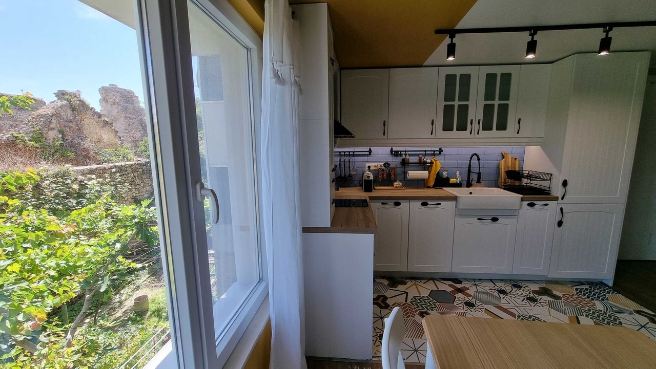 Дава се под наем Двустаен апартамент в Варна, Гръцка махала - 50 кв.м за 750 € - Снимка #1
