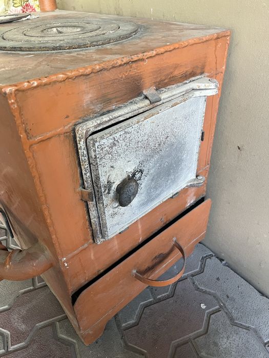 Продам печку на твердом топливе