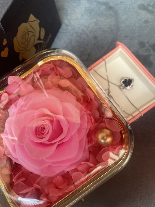 Cadou trandafir etern cu pandativ inima