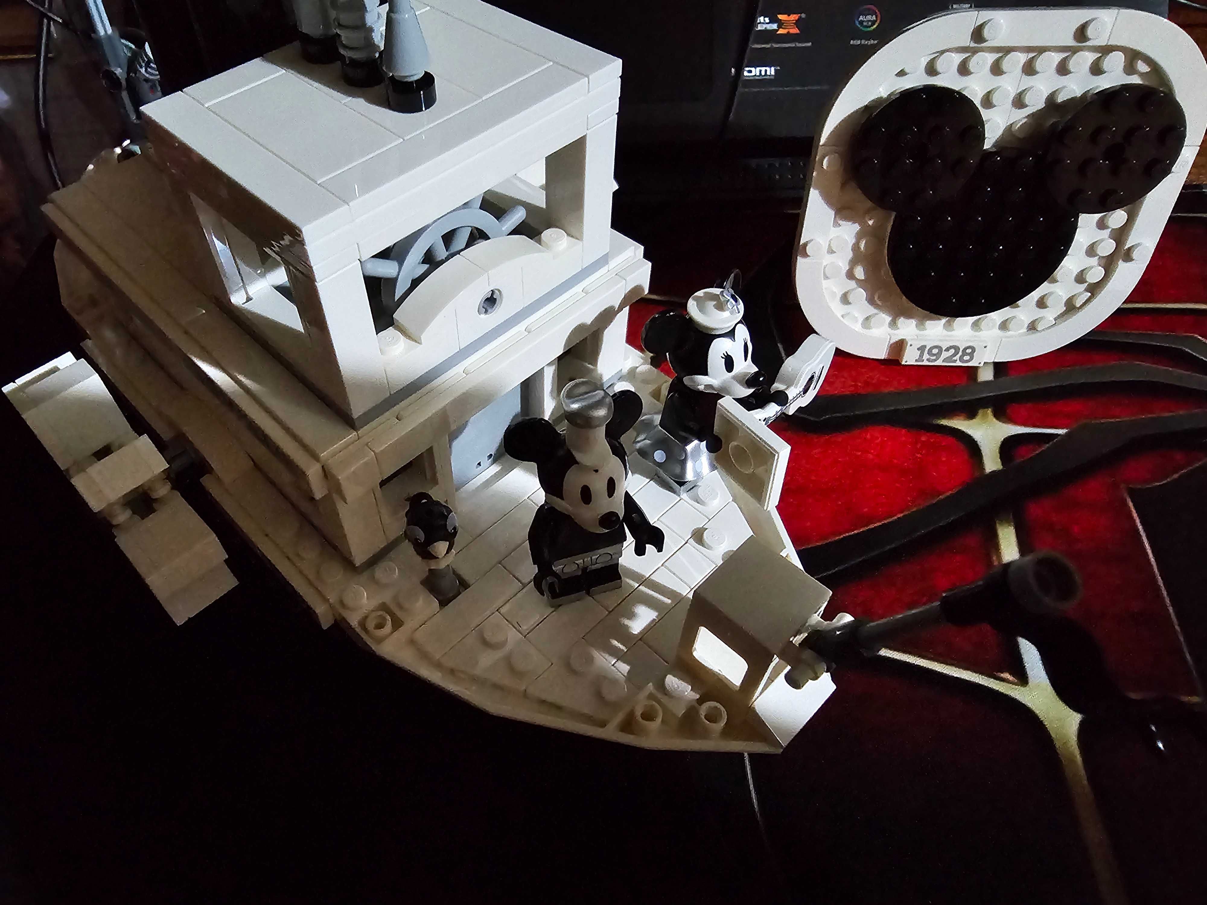 LEGO Ideas 21317 Disney Steamboat Willie