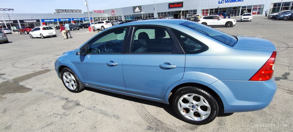 Продавам Ford Focus 2008 1.6i + гуми