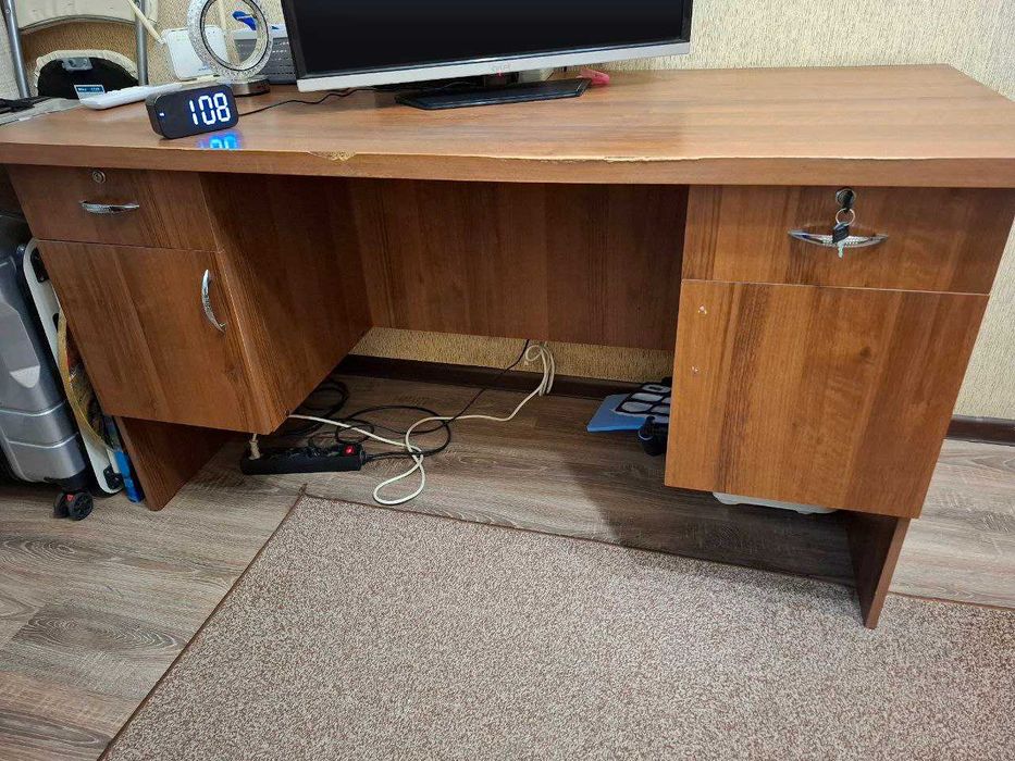 Стол двухтумбовый