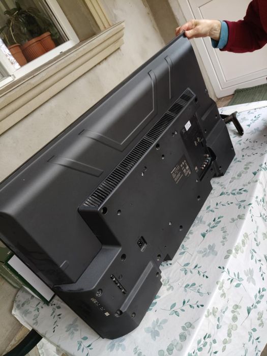 Vând TV smart Panasonic 103cm Nefuncțional.