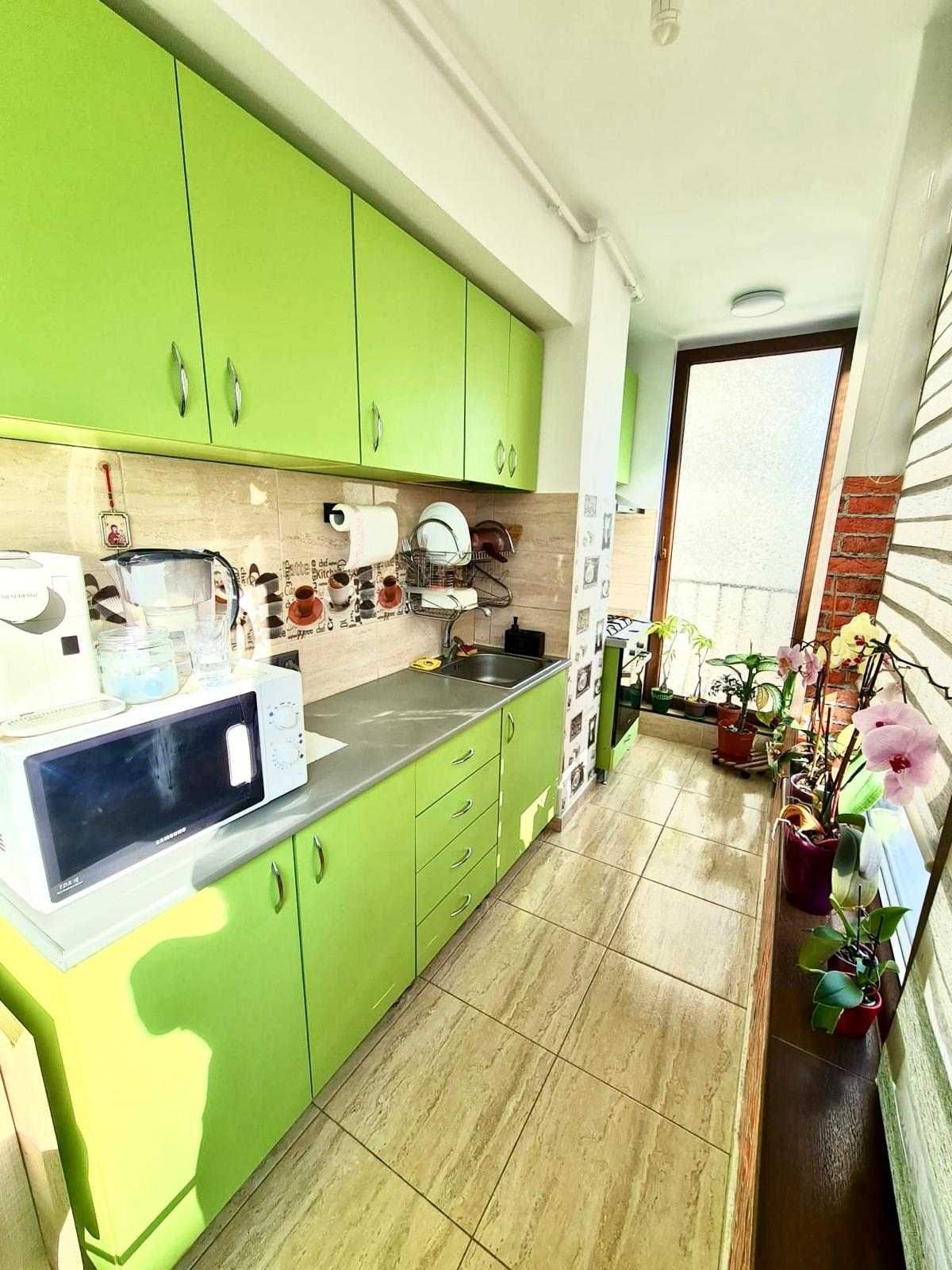 Vând apartament 3 camere Doamna Stanca