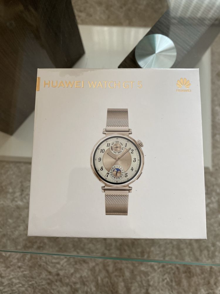 Часовник Huawei GT 5