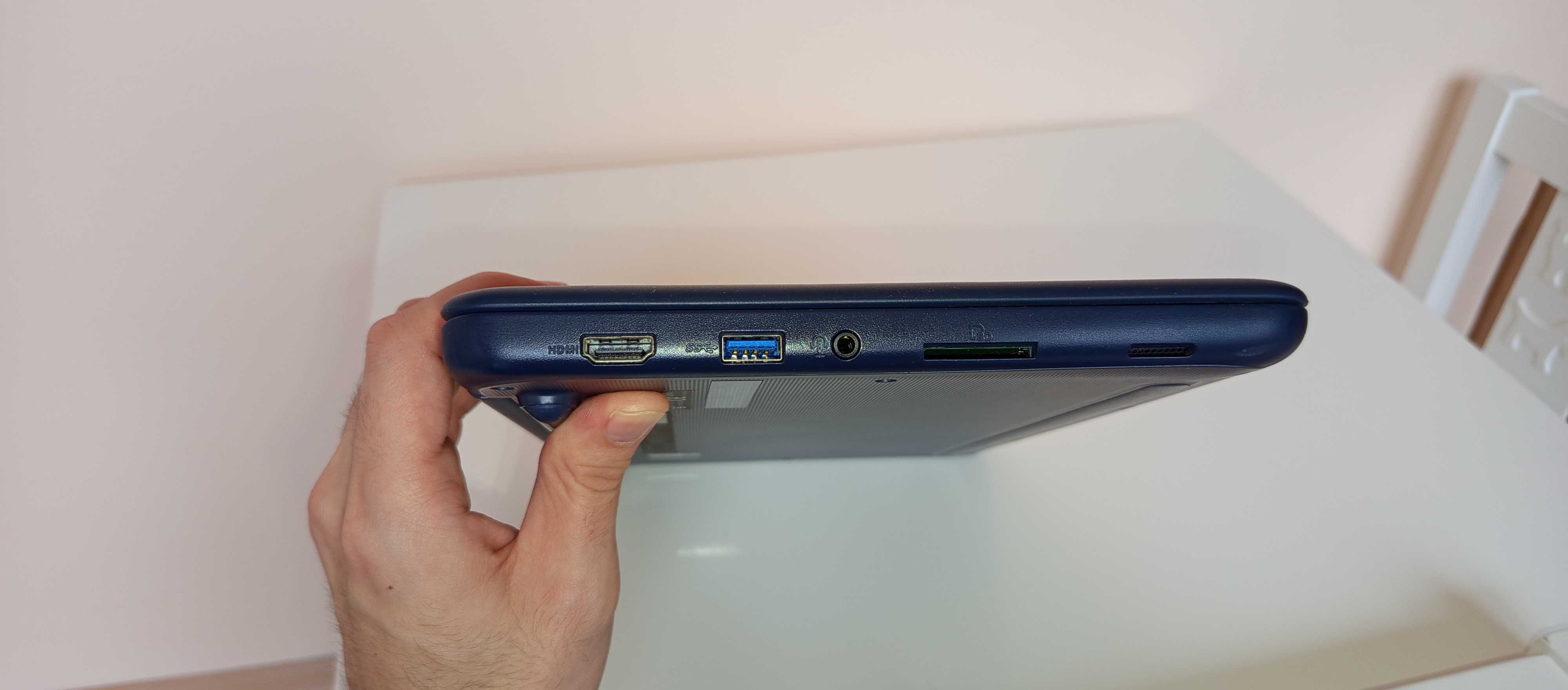 Лаптоп ASUS W202NA