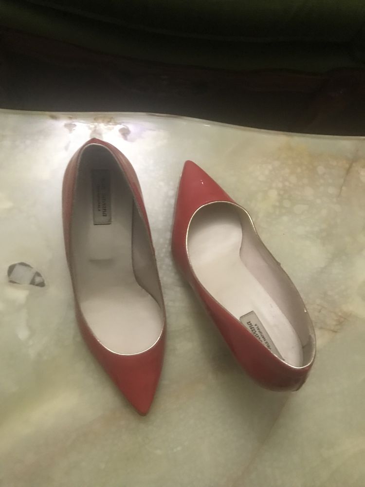 Pantofi din piele naturala lacuita rosii