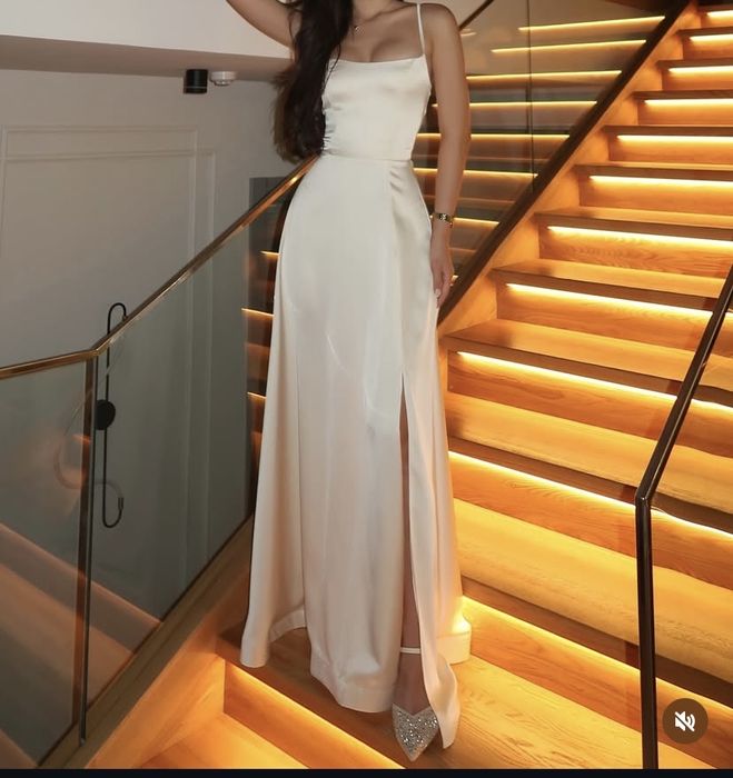 Продам белое длинное платье