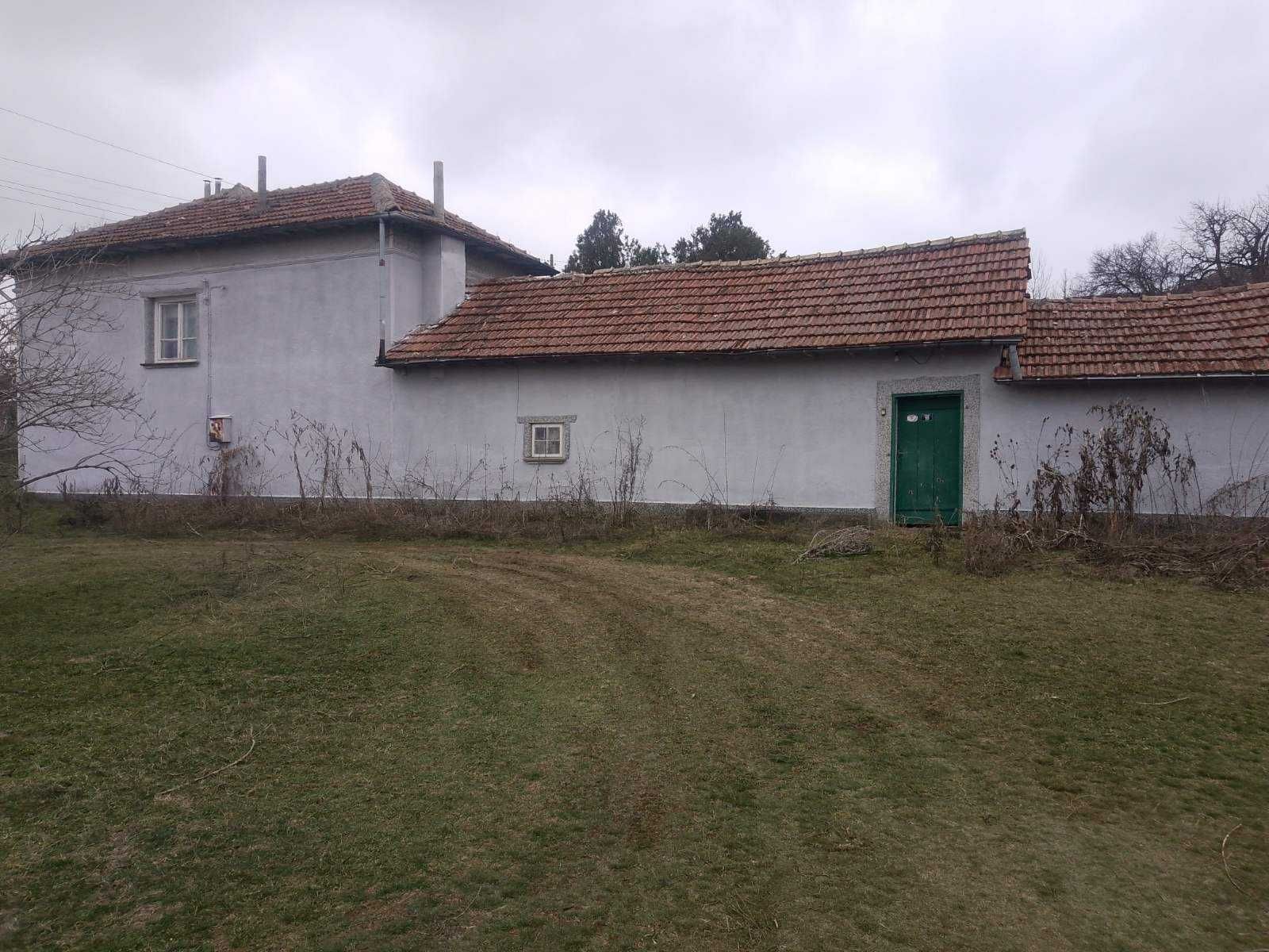 Къща с двор в село Овча Могила