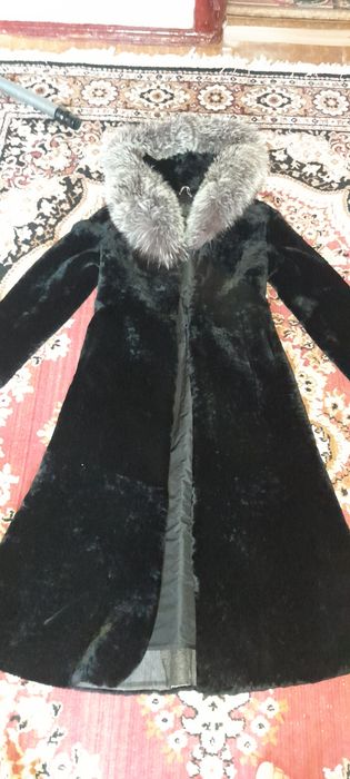 Продам 2 шубы жён,муж пальто ,2 платья