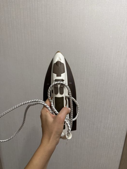 Утюг Vitek  2010 коричневый