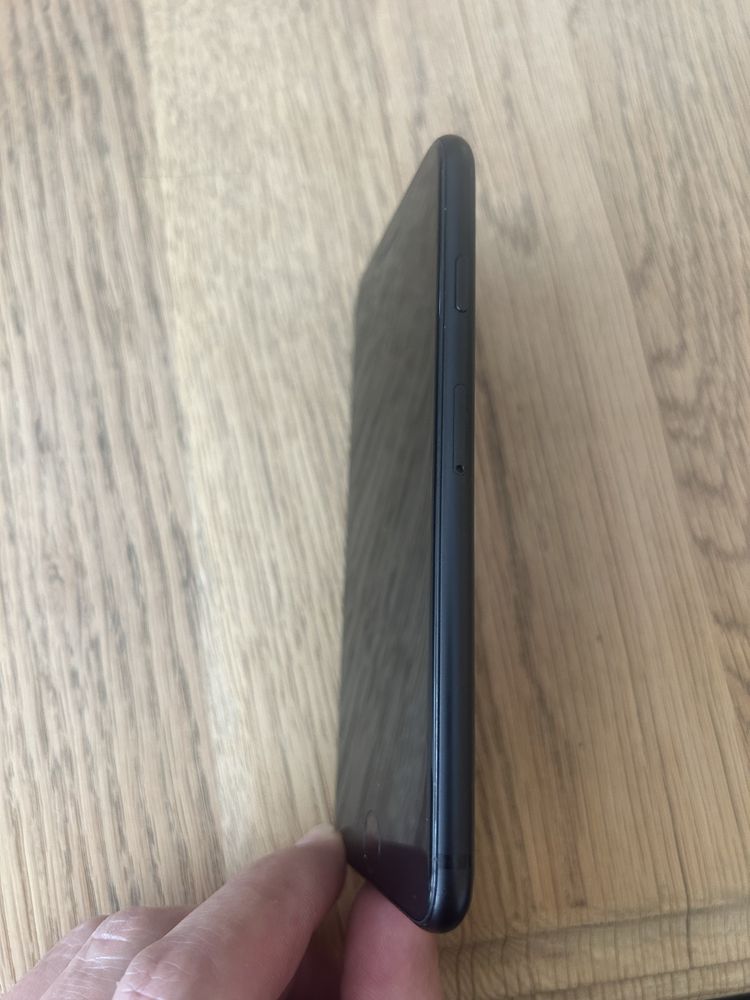 iPhone SE Black - 64GB