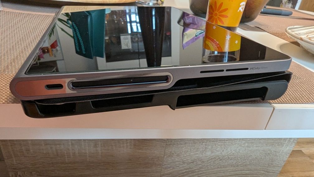 Продавам таблет Lenovo Tab Plus