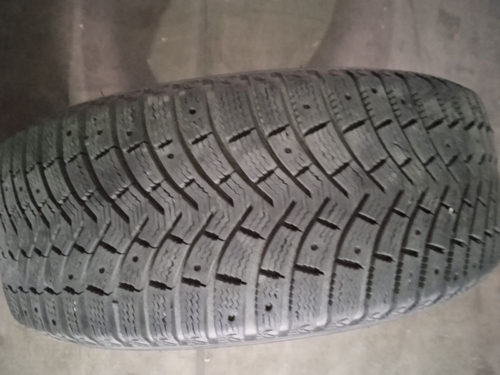 Зимняя резина б у 245/55R19