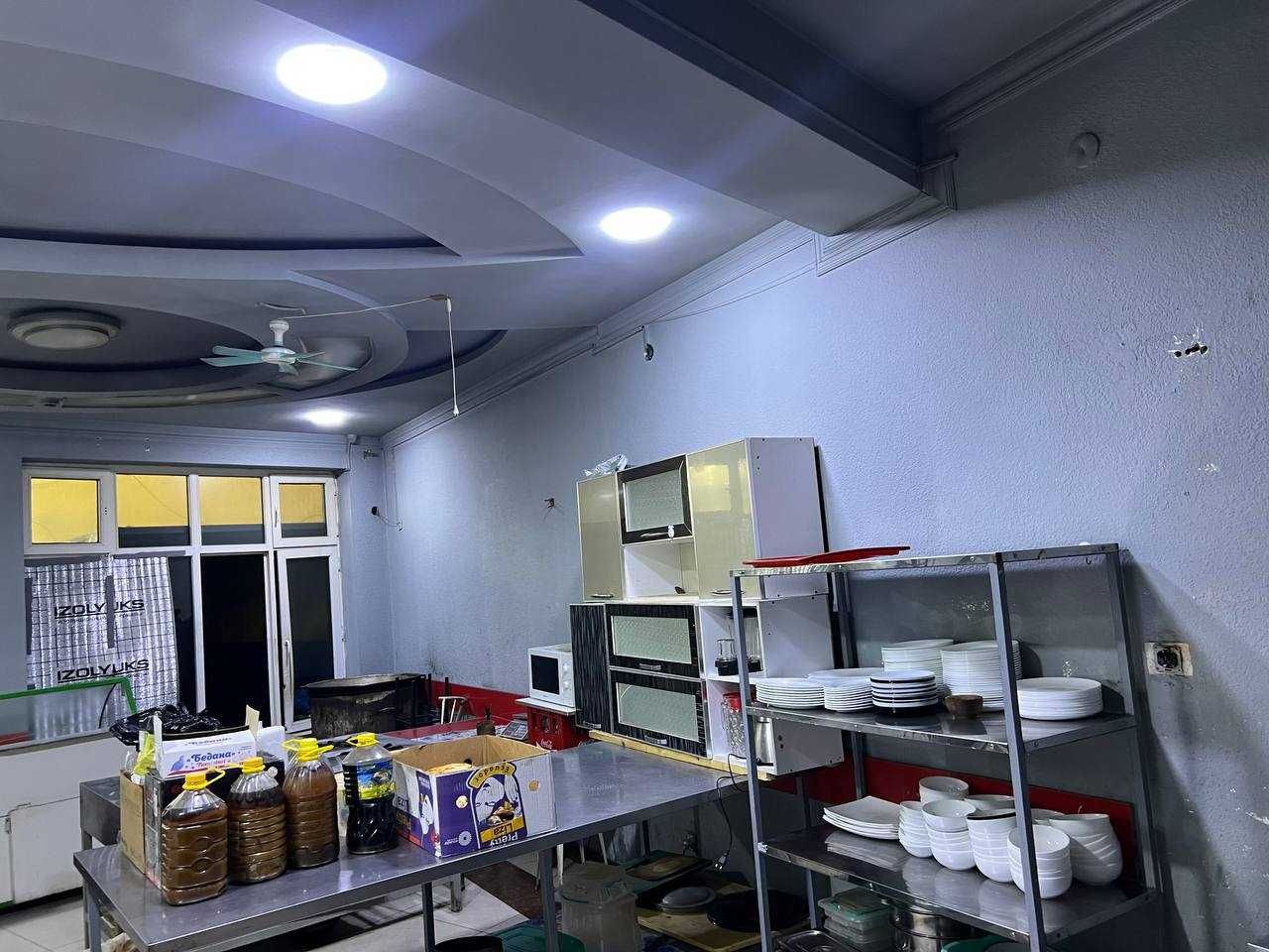 Kafe. Ichida barcha uskunalari bilan arendaga beriladi.