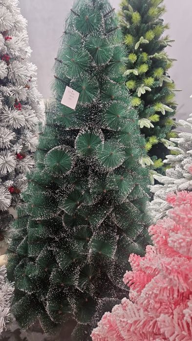 Продам пушистую ёлку со снегом, в хорошем состоянии