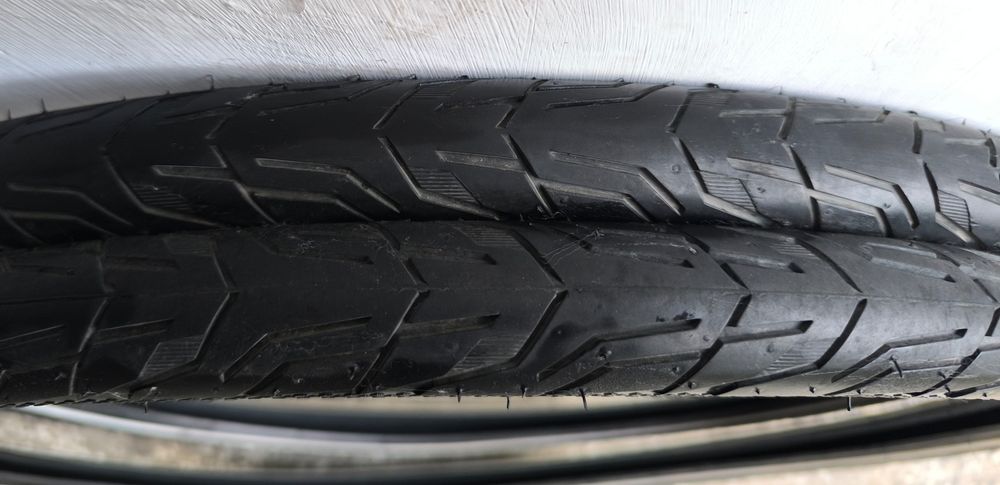 CONTINENTAL 28цола гуми за велосипед,защитени от спукване