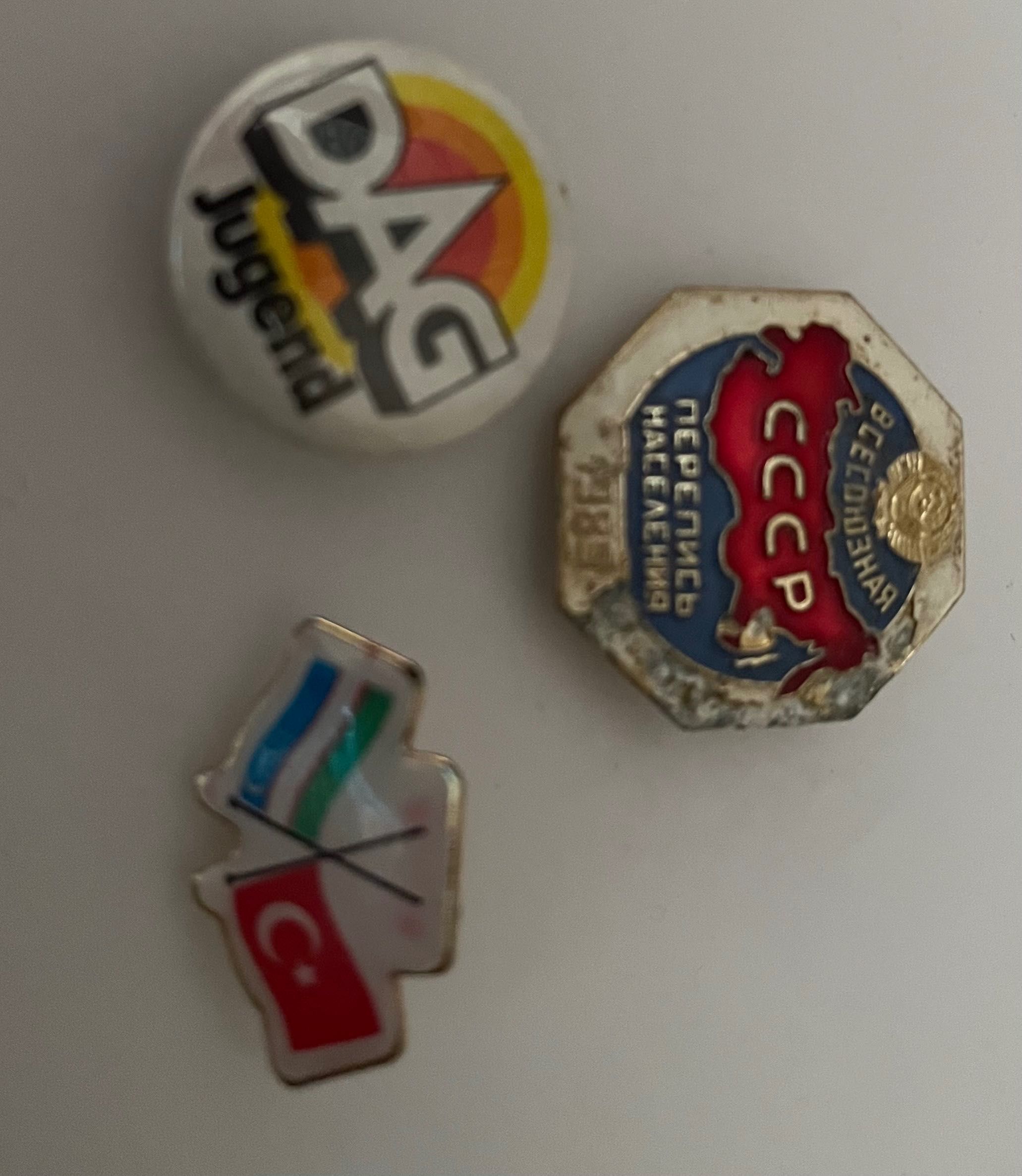 Продается значок СССР и другие значки , дешево
