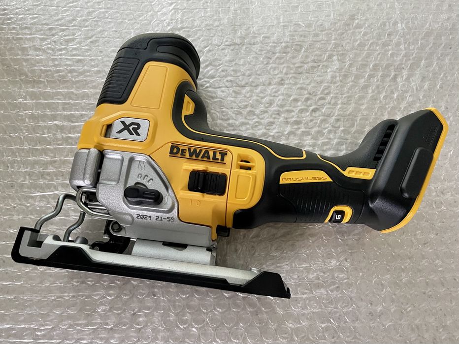 Pendular DeWALT DCS 335 XR. / (CZECH REPUBLIC.) Original Nou-nout !
