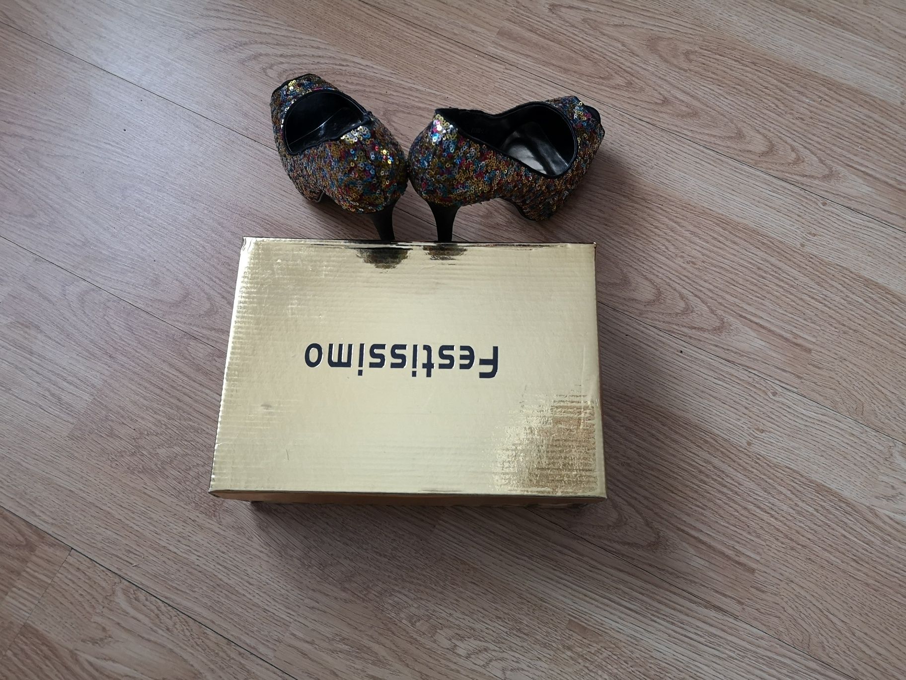 НОВИ Festissimo луксозни обувки със златни пайети висок ток, Размер 39