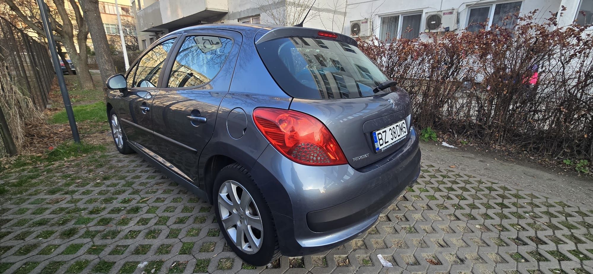 Vând Peugeot 207