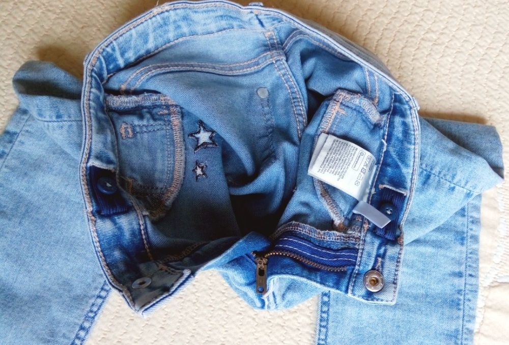 Детски дънки Denim с бродерия и дължина 64см за ръст 104см