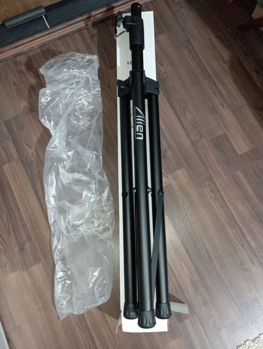 Vînd pereche stative boxe noi