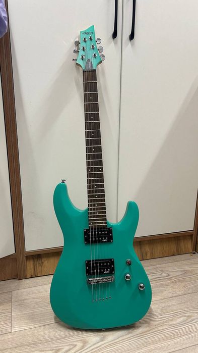 Продам комплект комбоусилитель + электрогитара.