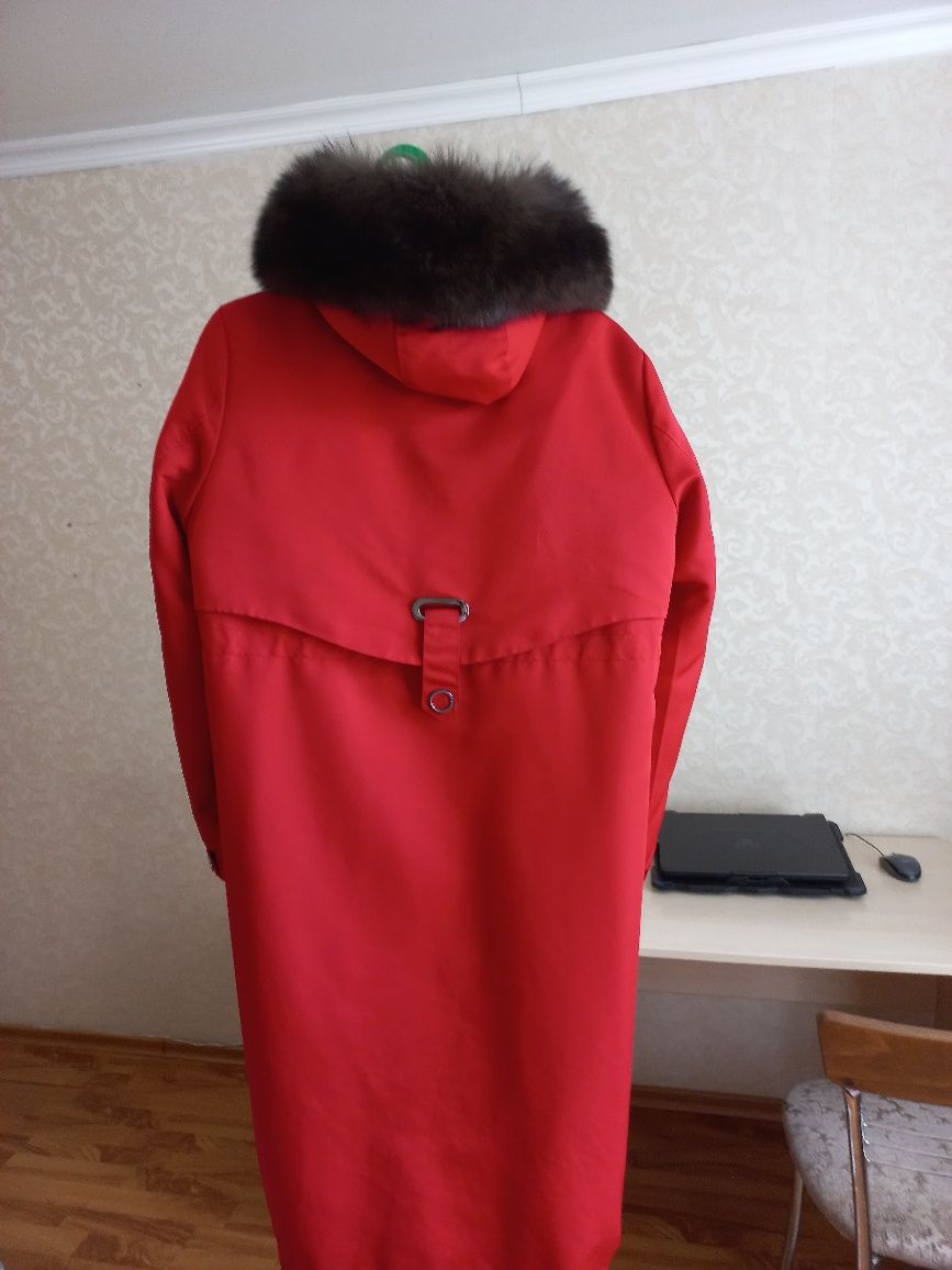 Продам женскую зимнию парку
