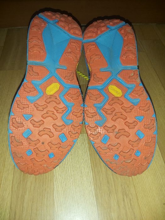 Маратонки Mizuno, Nike, Adidas и HOKA