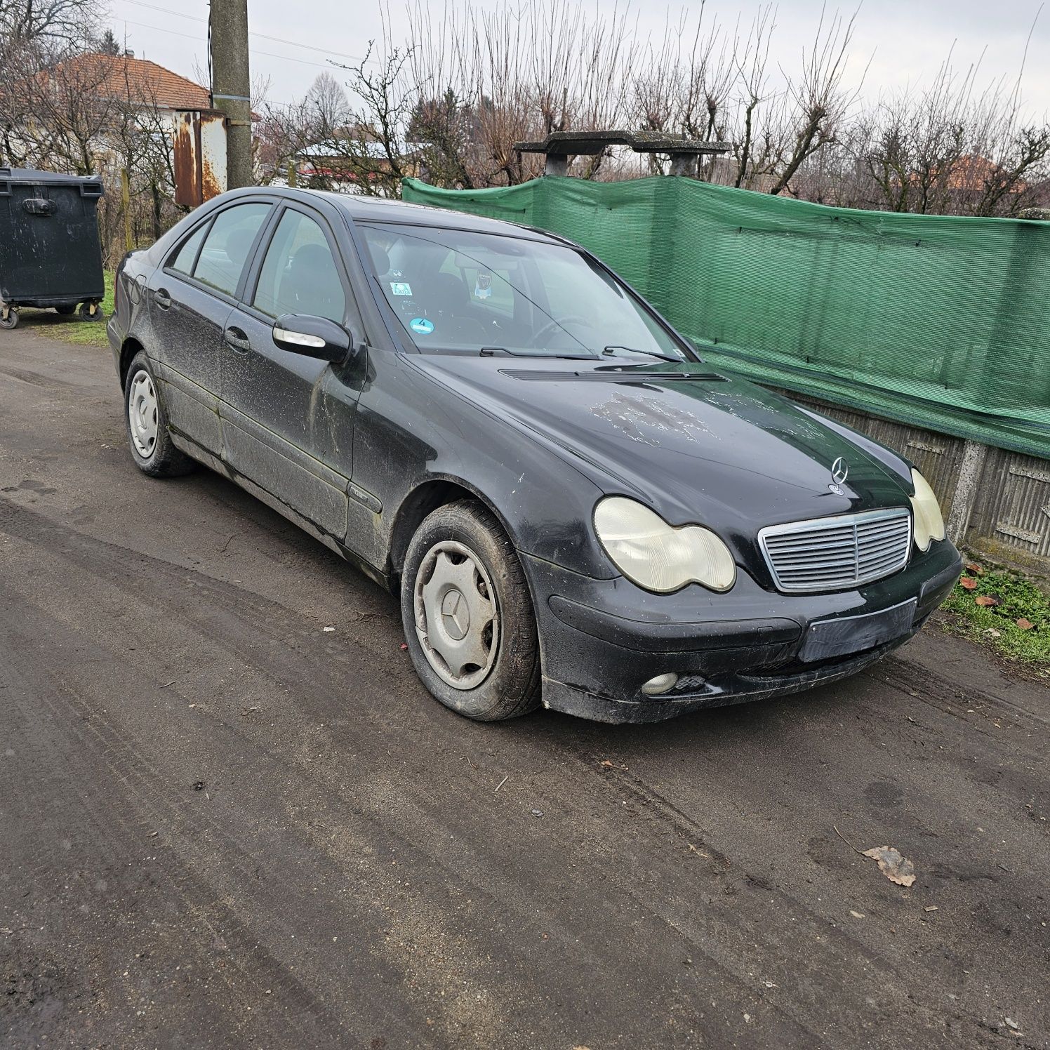 Mercedes-Benz w203 c200 kompressor  на части само .