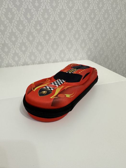 Пенал школьнику новый