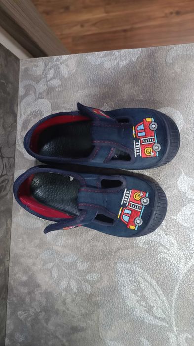 Пантофи 25 и 26 и 28 размер