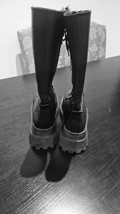 Ghete înalte din piele cu platforma Zara