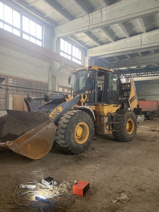 Услуги погрузчика 5 ти тонник