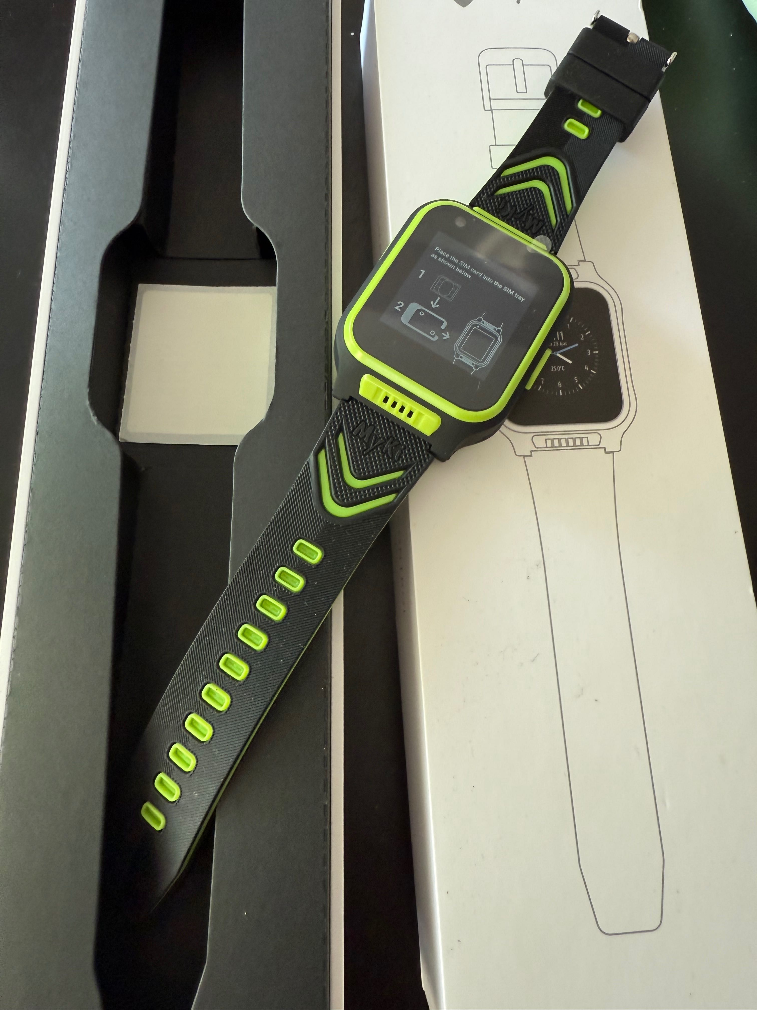 Нов часовник MyKi Watch 4 black/green