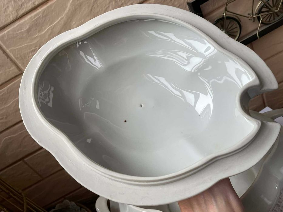 Красив голям и стар български супник на Изида с рисувани шипки