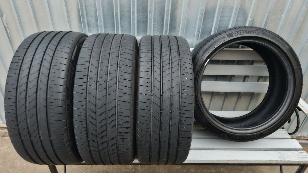 Летние шины фирмы Bridgestone размер 235/40/19