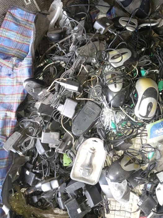 Продам зарядки разные мышки от компюторов