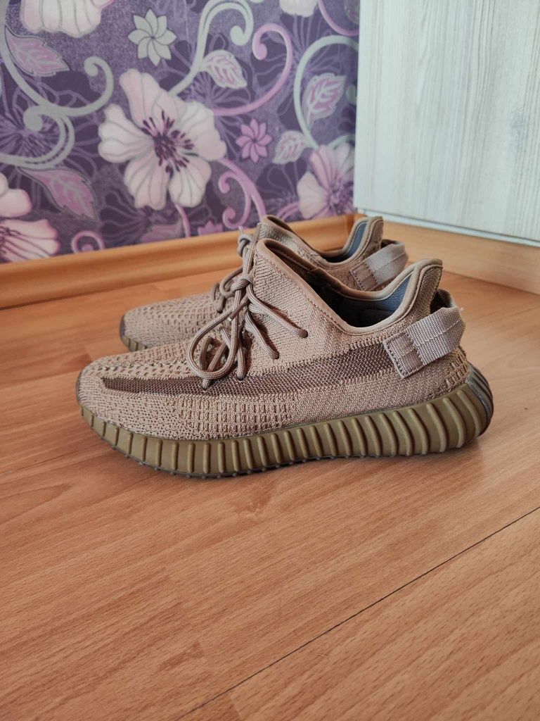 Adidas Yeezy Boost 350 V2 - 38 2/3 номер
Отлично състояние!
Цена 149