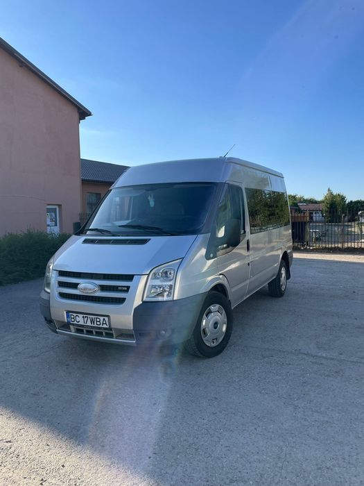 Vând Ford transit 8+1
