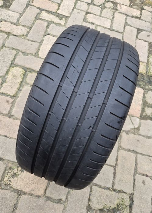 O bucată 275/35 R19 vară - una Pirelli Bridgestone