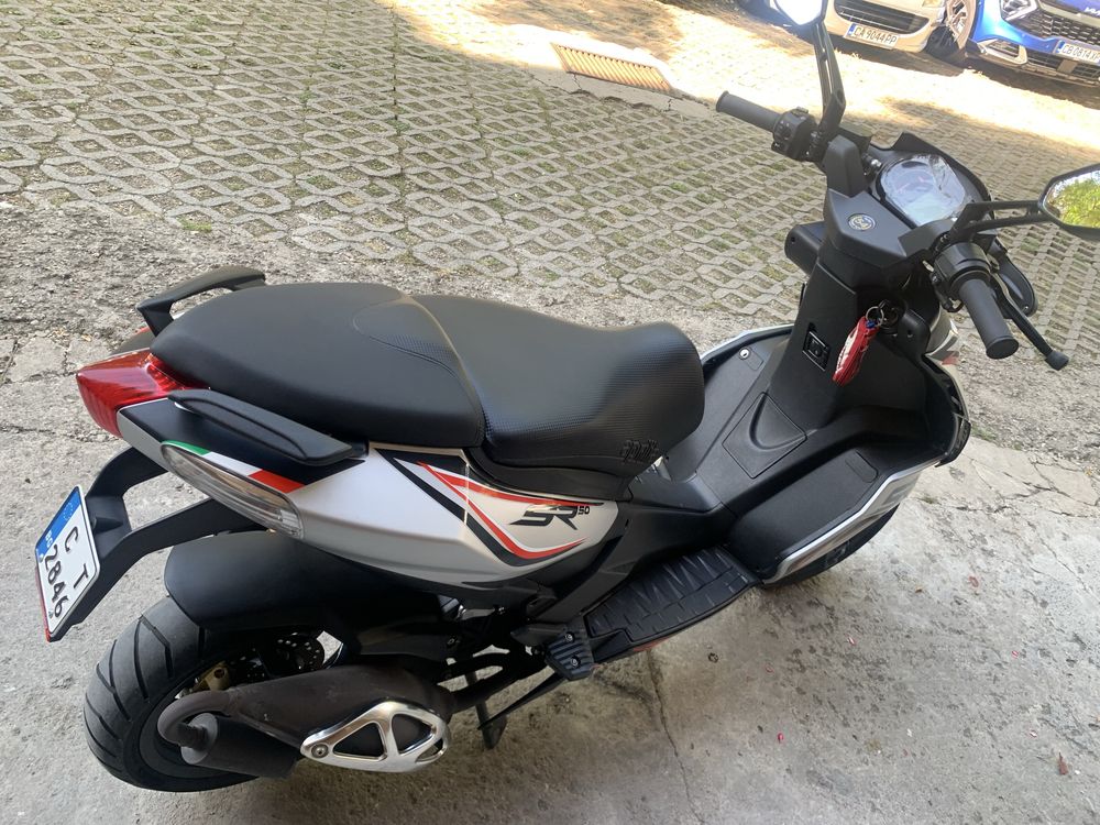 Скутер Aprilia SR 50